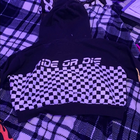 Cropped graphic pic hoodie - Picture 2 of 2